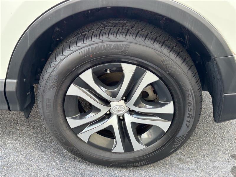 Toyota RAV4 LE FWD 2017