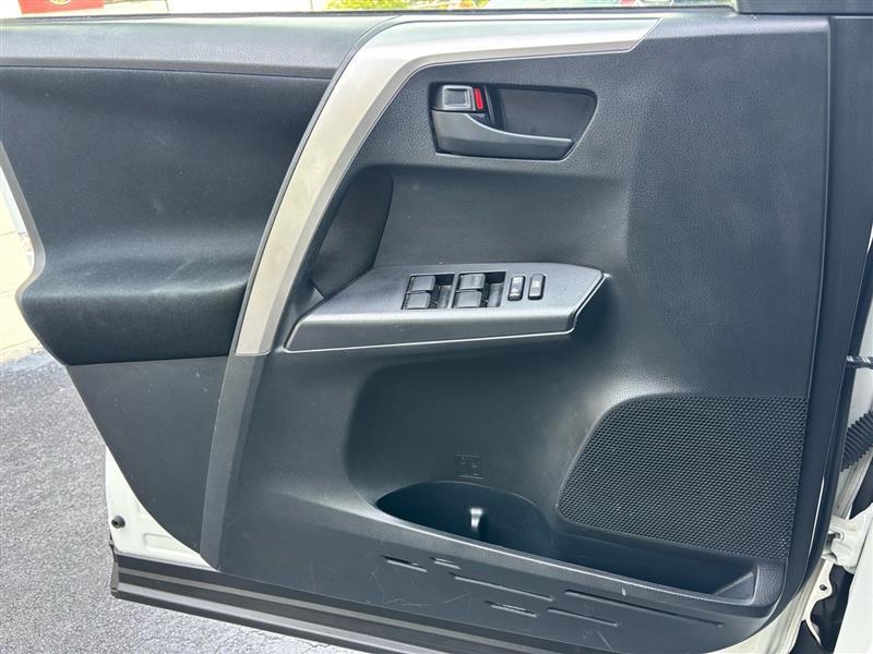 Toyota RAV4 LE FWD 2017