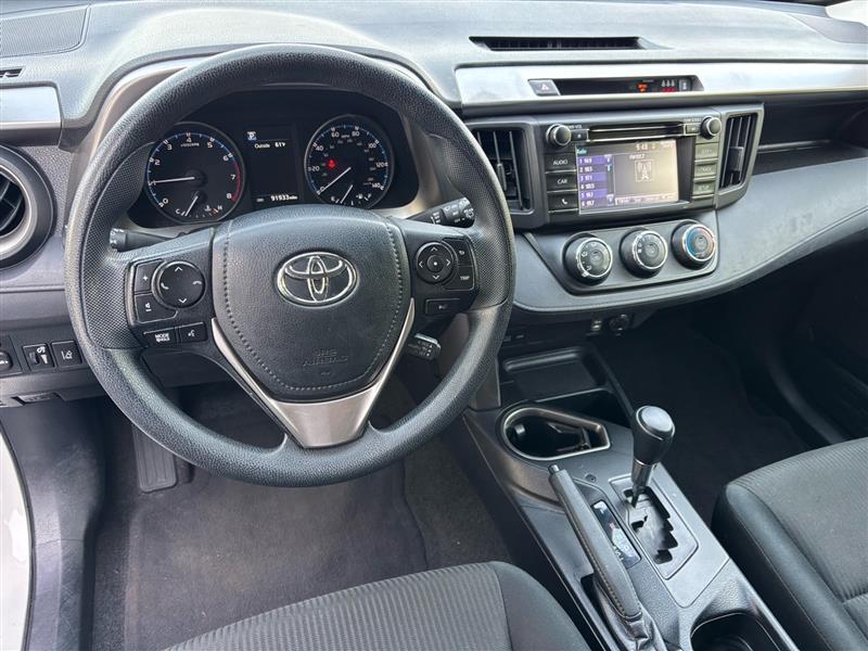 Toyota RAV4 LE FWD 2017