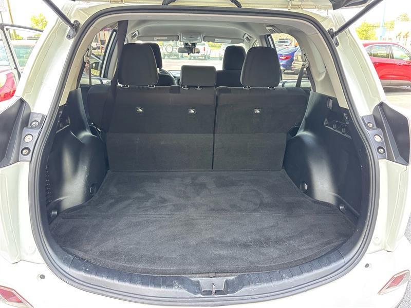 Toyota RAV4 LE FWD 2017