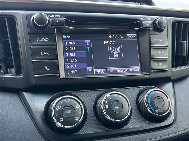 Toyota RAV4 LE FWD 2017