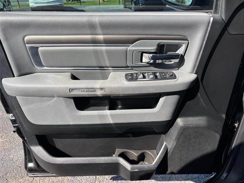 RAM 1500 SLT Crew Cab SWB 2WD 2017