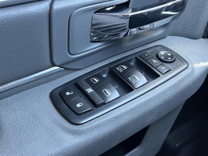 RAM 1500 SLT Crew Cab SWB 2WD 2017