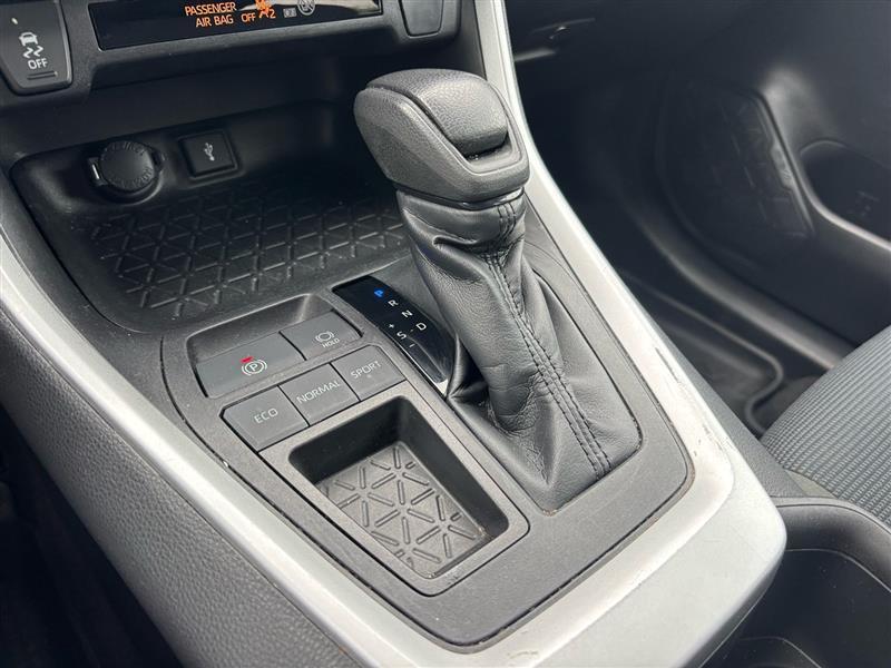 Toyota RAV4 LE 2022
