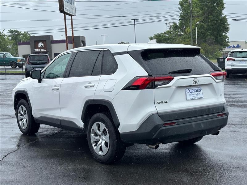 Toyota RAV4 LE 2022