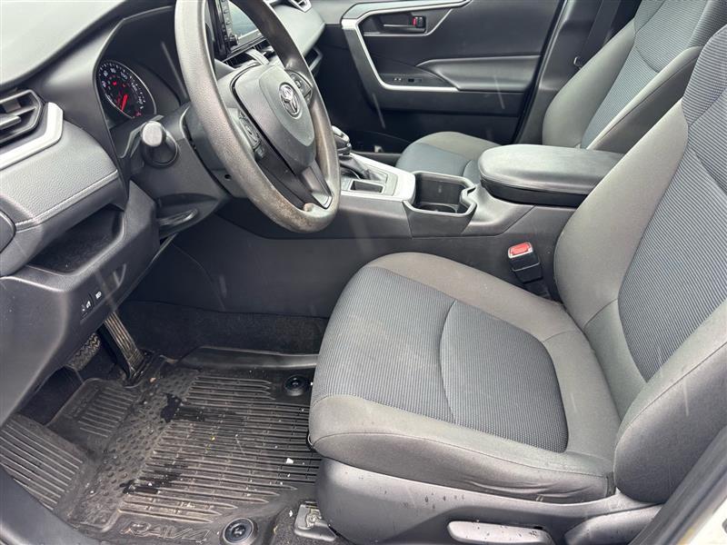 Toyota RAV4 LE 2022