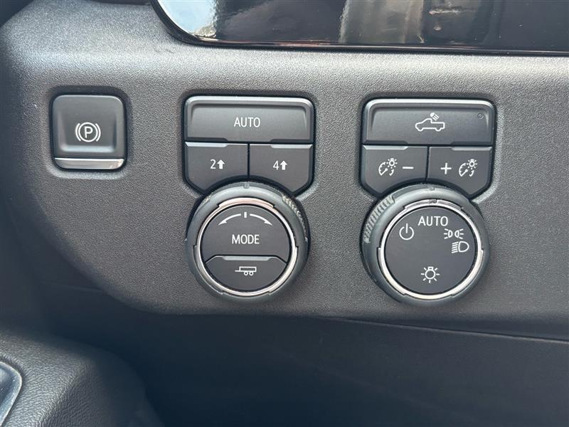 Chevrolet Silverado 1500 LT Crew Cab 4WD 2025