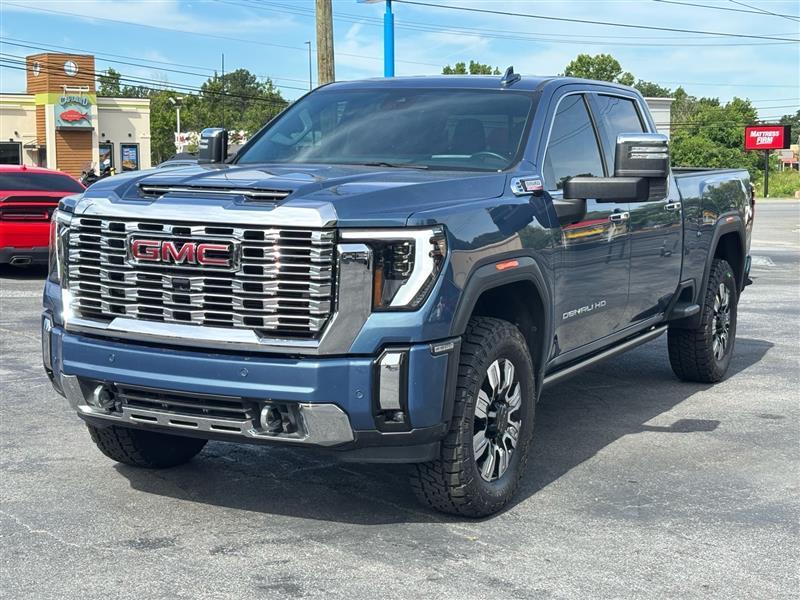 GMC Sierra 2500HD Denali Crew Cab 4WD SB 2024