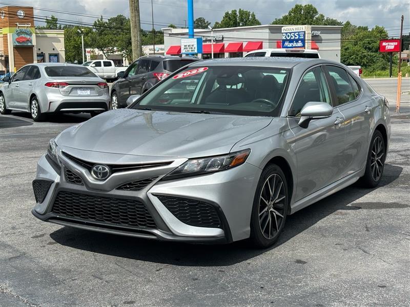Toyota Camry SE 2022