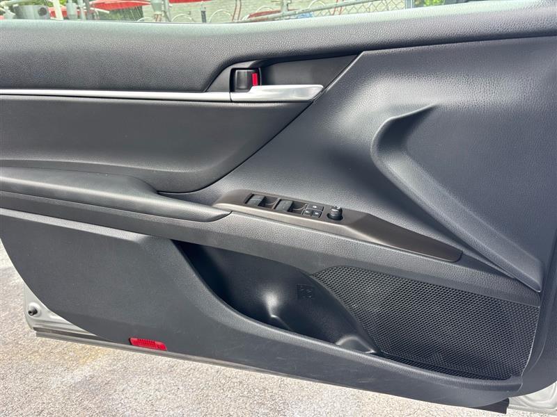 Toyota Camry SE 2022