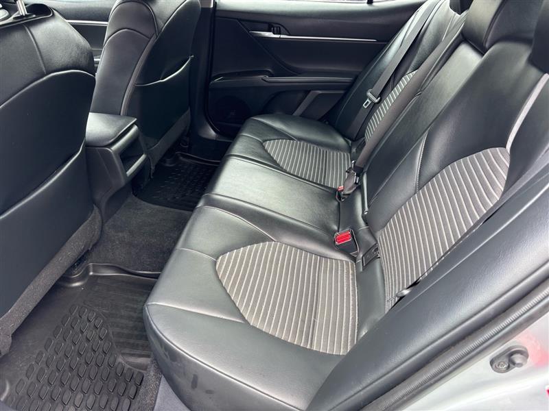 Toyota Camry SE 2022
