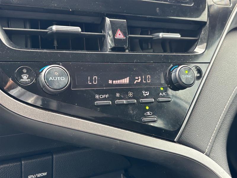 Toyota Camry SE 2022