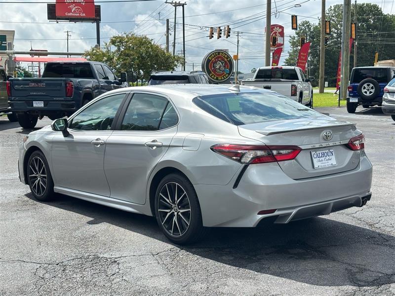 Toyota Camry SE 2022
