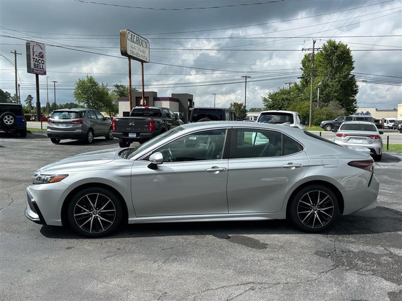 Toyota Camry SE 2022