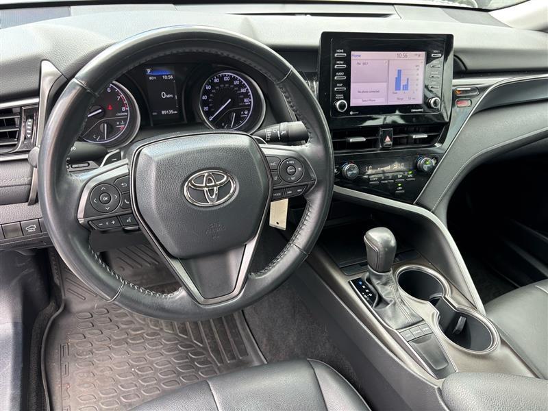 Toyota Camry SE 2022