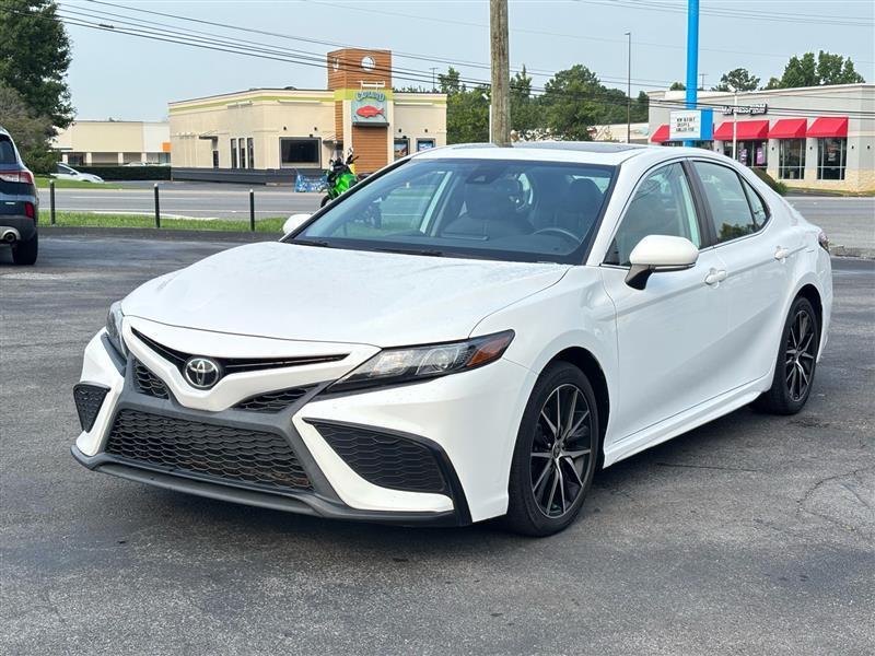 Toyota Camry SE 2022