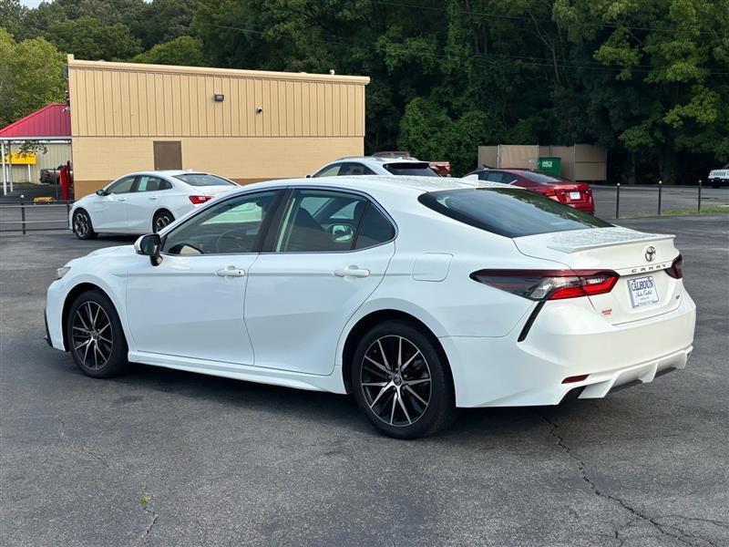 Toyota Camry SE 2022