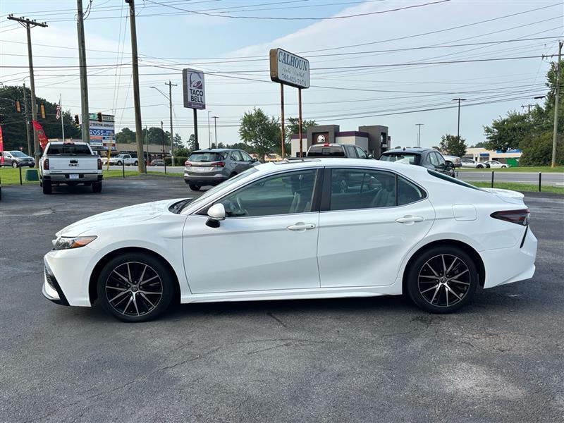 Toyota Camry SE 2022