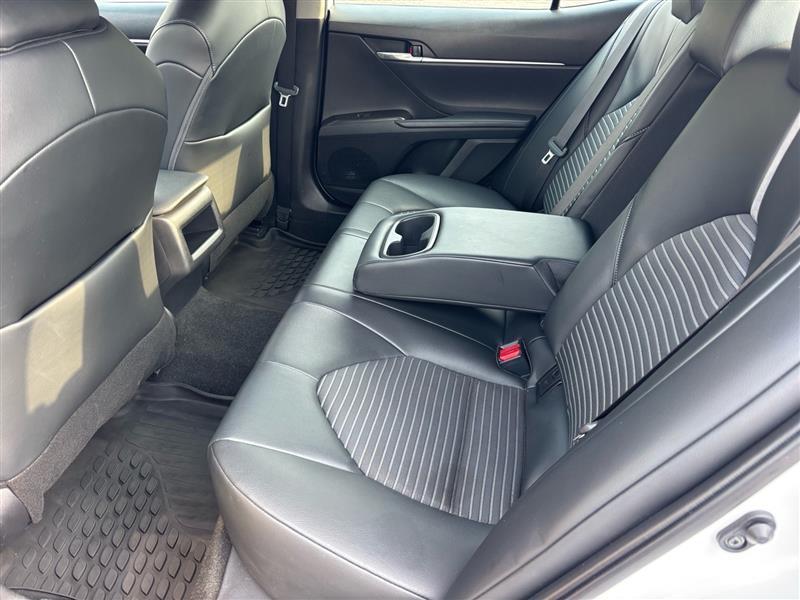 Toyota Camry SE 2022