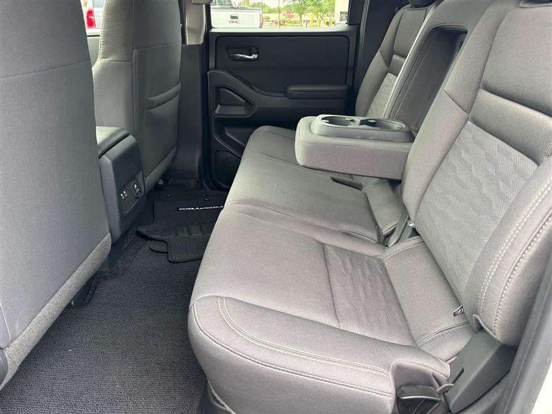 Nissan Frontier SV Crew Cab 2WD 2024