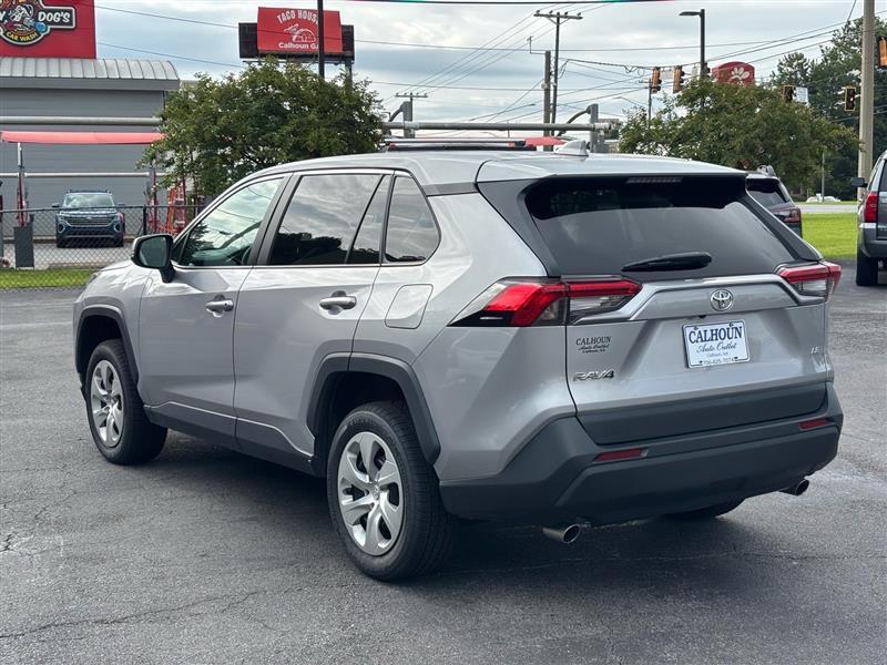 Toyota RAV4 LE 2022