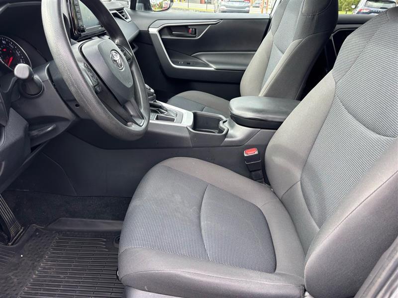 Toyota RAV4 LE 2022