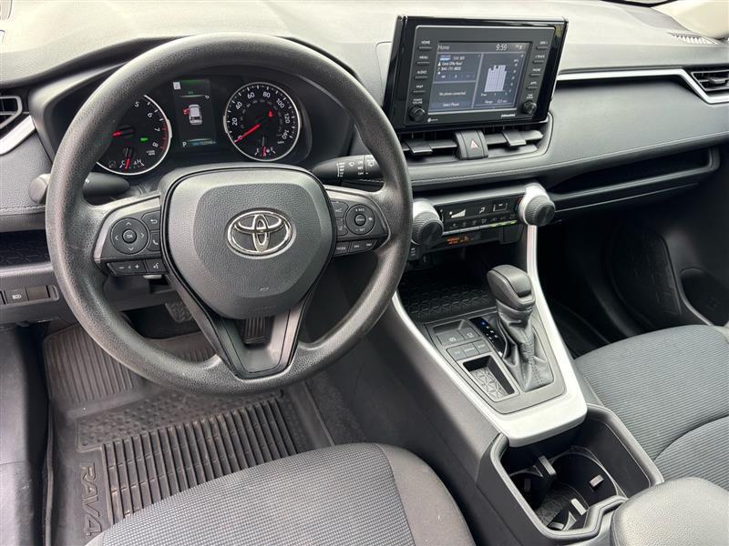 Toyota RAV4 LE 2022