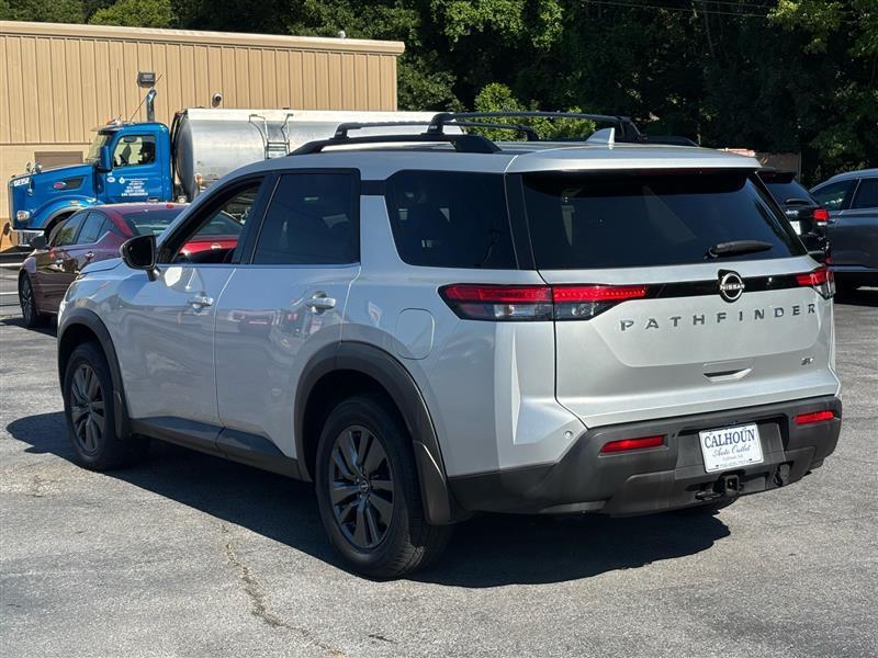 Nissan Pathfinder SV 2022