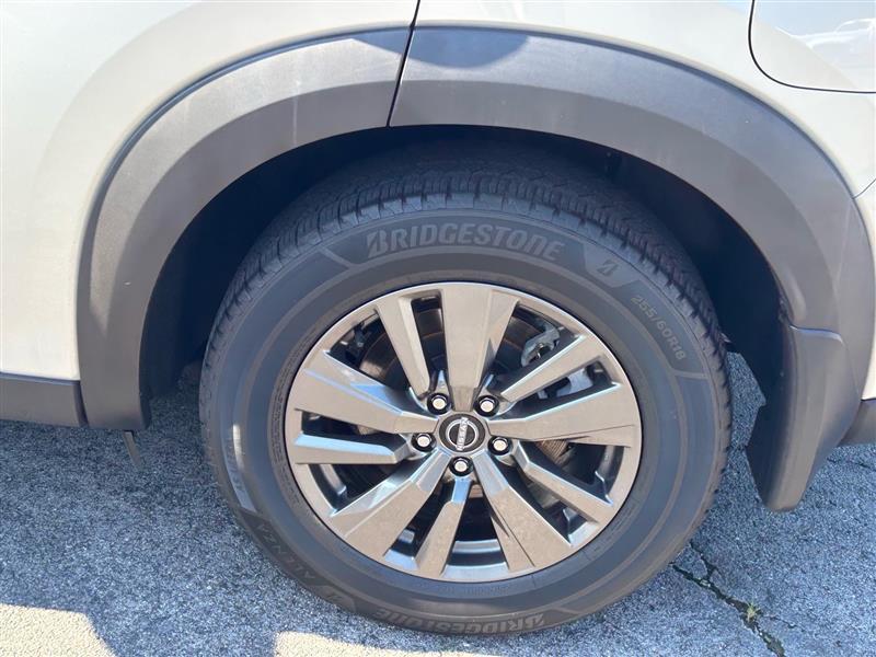 Nissan Pathfinder SV 2022