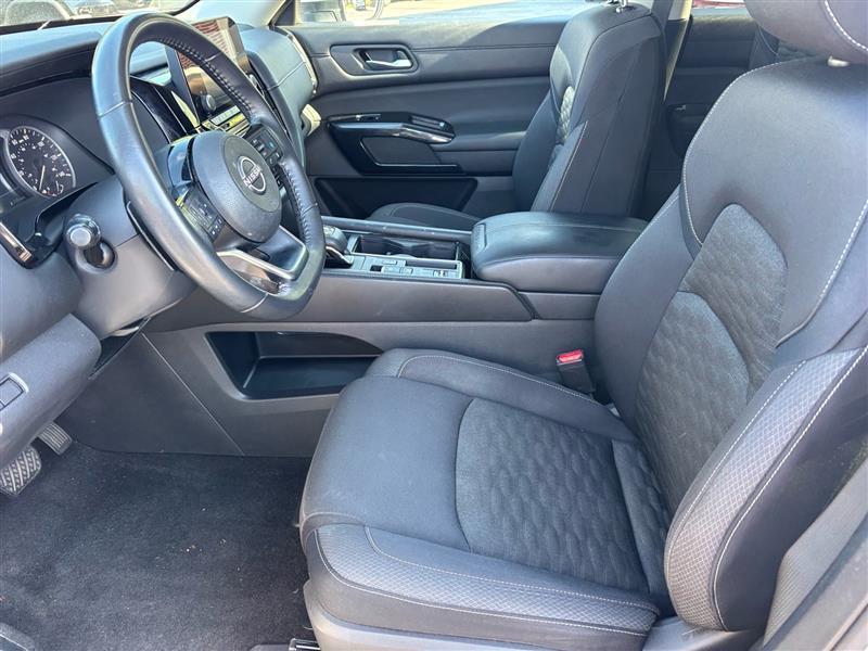Nissan Pathfinder SV 2022