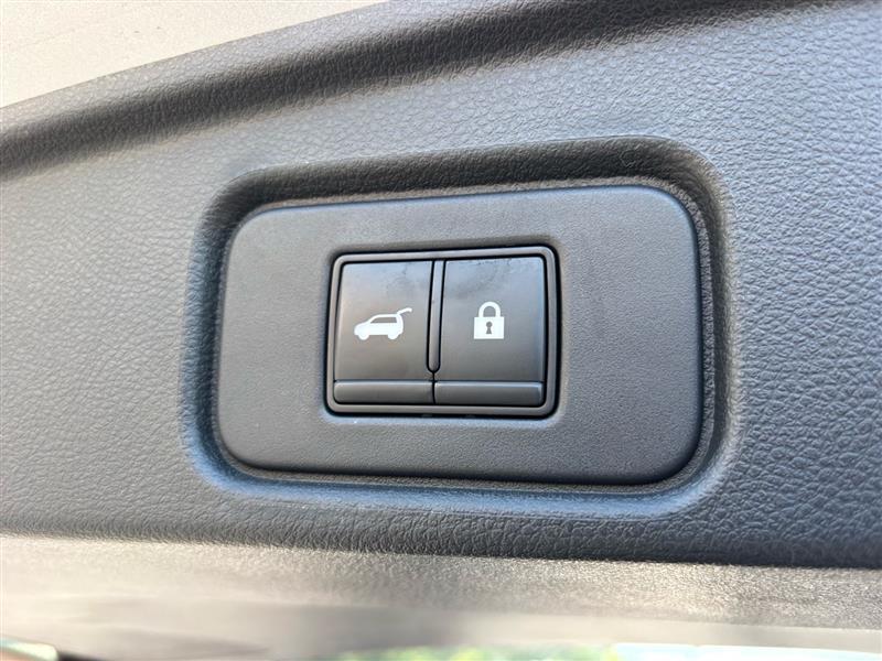 Nissan Pathfinder SV 2022