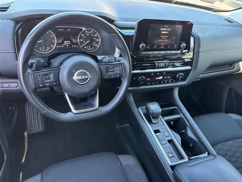 Nissan Pathfinder SV 2022