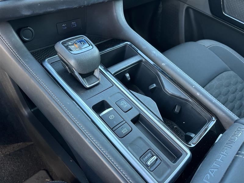 Nissan Pathfinder SV 2022