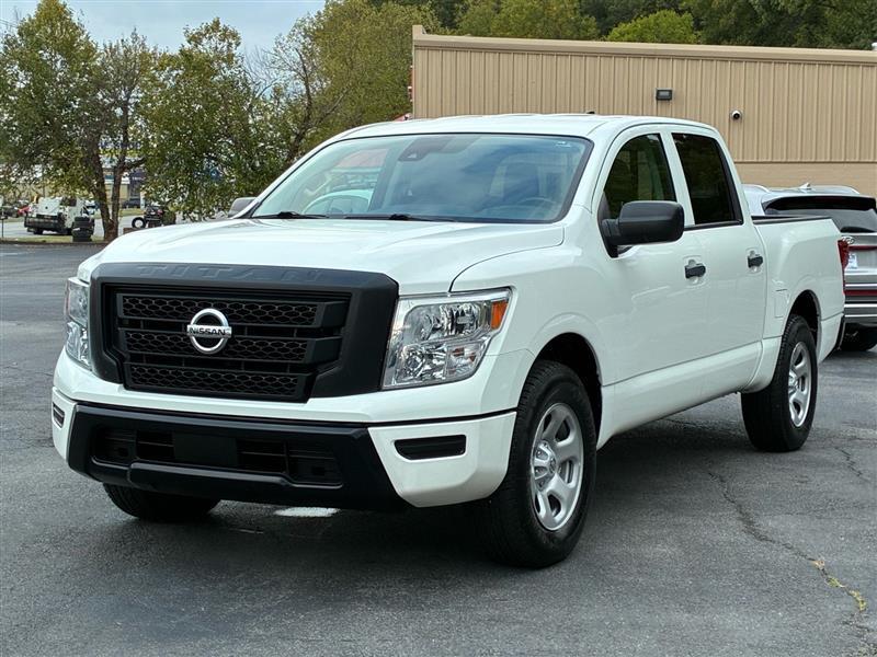 Nissan Titan S Crew Cab 2WD 2022