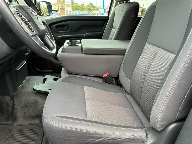 Nissan Titan S Crew Cab 2WD 2022