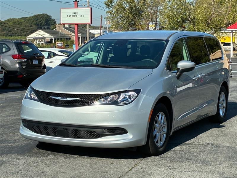 2023 Chrysler Voyager LX