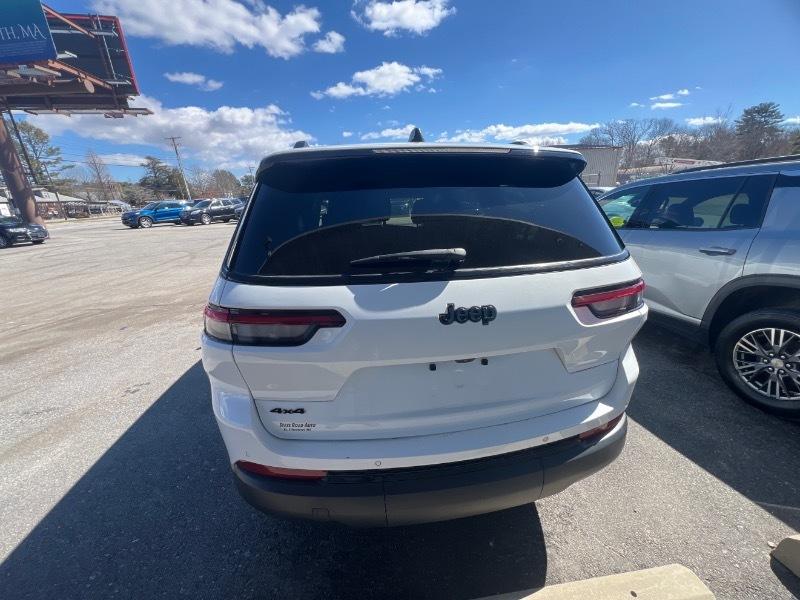 Jeep Grand Cherokee L Laredo 4WD 2023