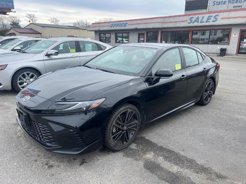 Toyota Camry Hybrid SE AWD 2025