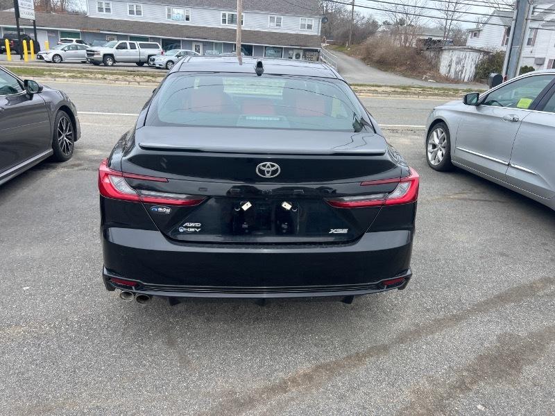 Toyota Camry Hybrid SE AWD 2025