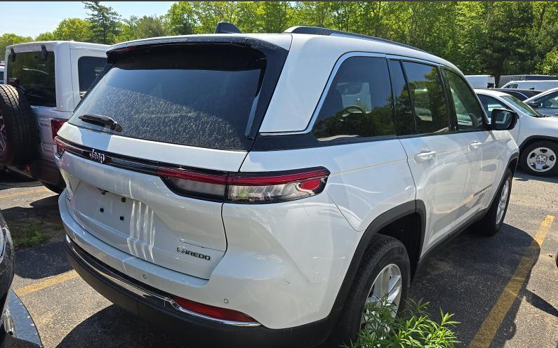 Jeep Grand Cherokee Laredo 4WD 2023