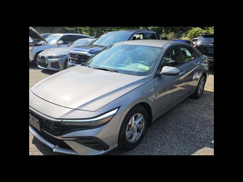 Hyundai Elantra SE 2025