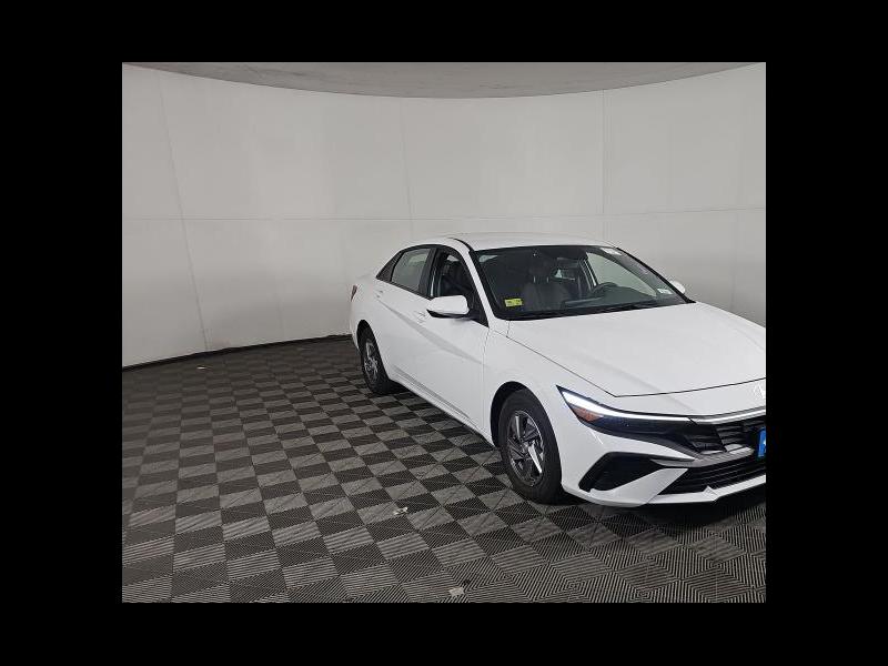 Hyundai Elantra SE 2025