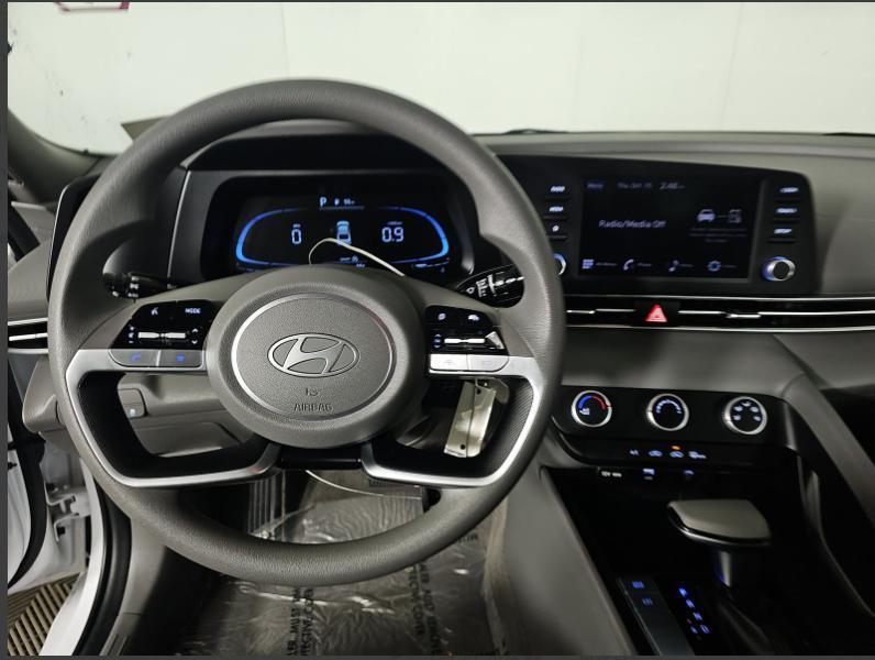 Hyundai Elantra SE 2025