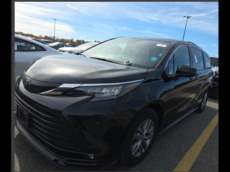 Toyota Sienna XLE 7-Passenger 2026