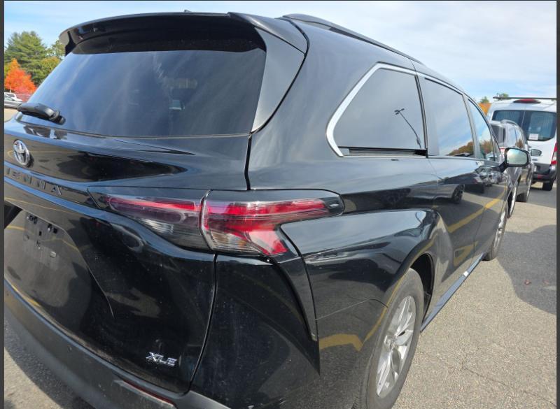 Toyota Sienna XLE 7-Passenger 2026