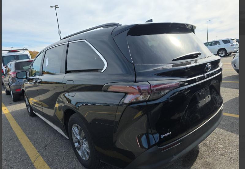 Toyota Sienna XLE 7-Passenger 2026