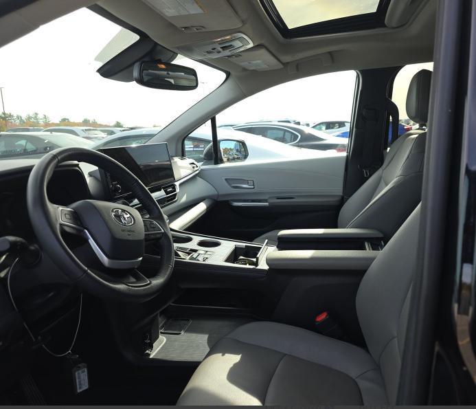 Toyota Sienna XLE 7-Passenger 2026