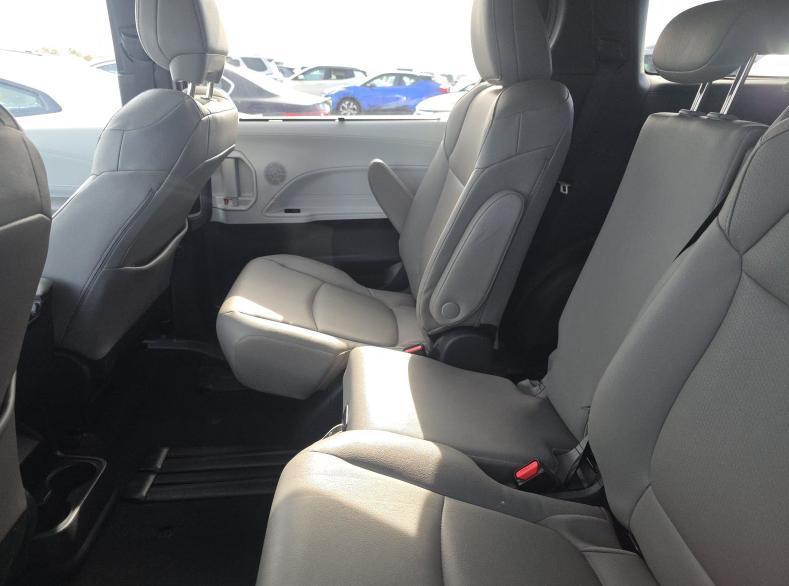 Toyota Sienna XLE 7-Passenger 2026