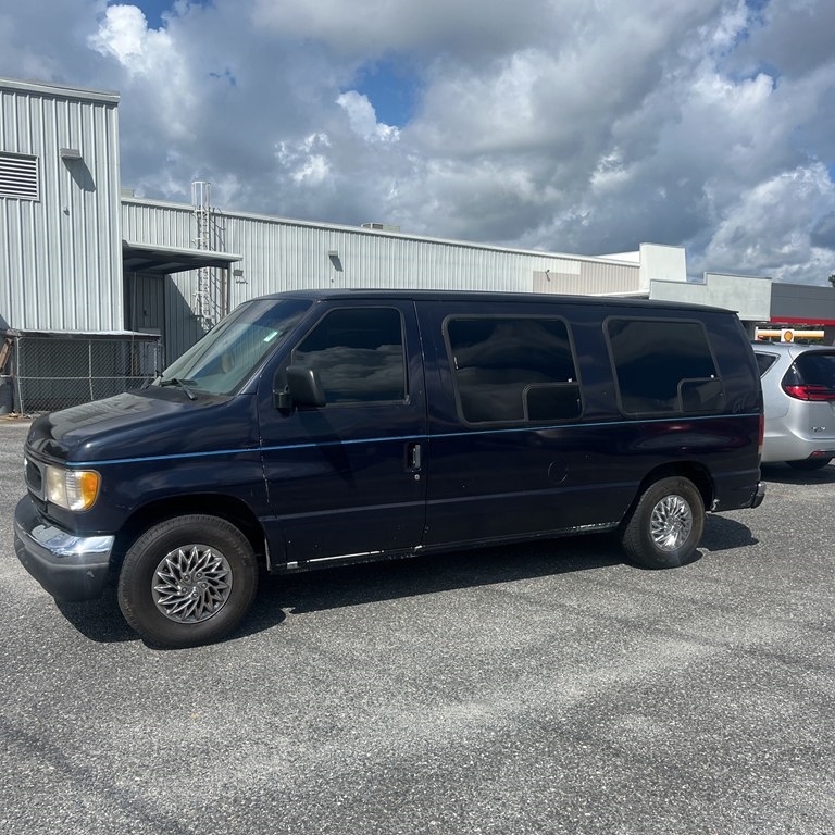 1999 Ford Econoline Cargo Van E-150
