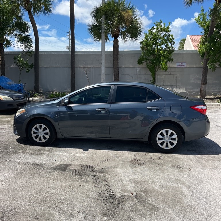 2015 Toyota Corolla LE photo 2